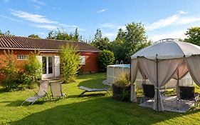Maison Datcha Gîte avec jardin et piscine privée